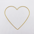 Corazón metálico macramé