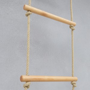 Échelle de corde en bois