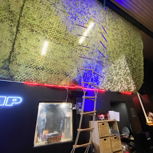 Escalera de cuerda de madera