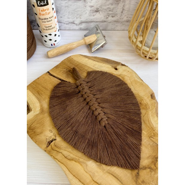 Macrame stiffening spray
