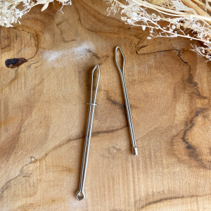 Drawstring needle and puller