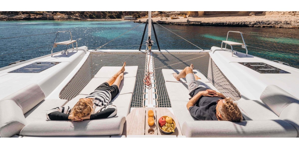 Trampoline catamaran