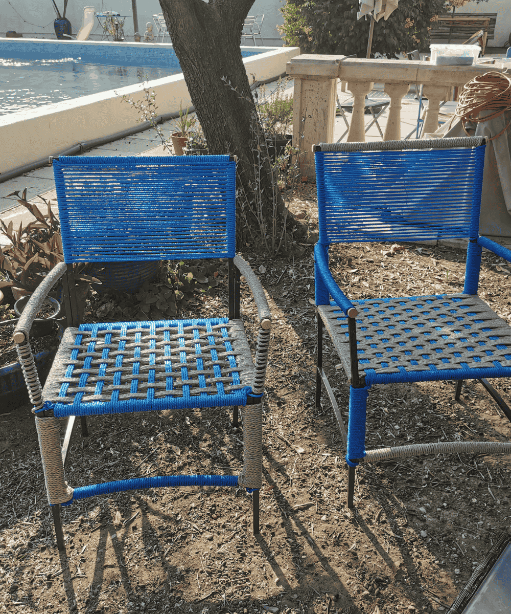 Chaise tissée bleue